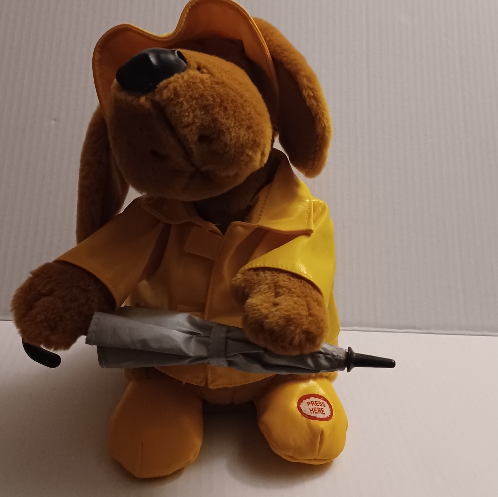 4/$80 Singing In The Rain Animated Plush Dog